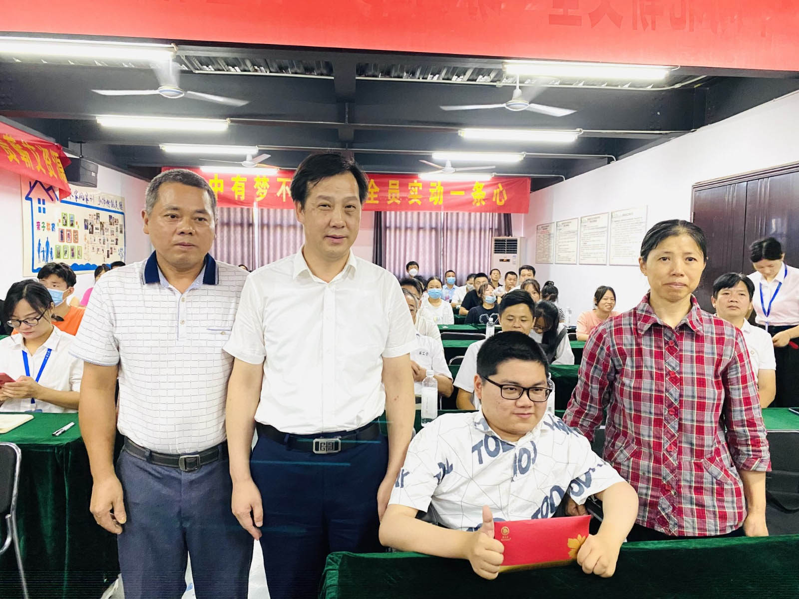 2022·傳遞溫暖·點(diǎn)亮希望·與愛(ài)同行 | 蘄艾堂“助學(xué)圓夢(mèng)”在行動(dòng) 2022·傳遞溫暖·點(diǎn)亮希望·與愛(ài)同行 | 蘄艾堂“助學(xué)圓夢(mèng)”在行動(dòng)