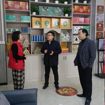 縣委領(lǐng)導(dǎo)親臨艾之家全民艾灸館，助力蘄春艾灸療法推廣！